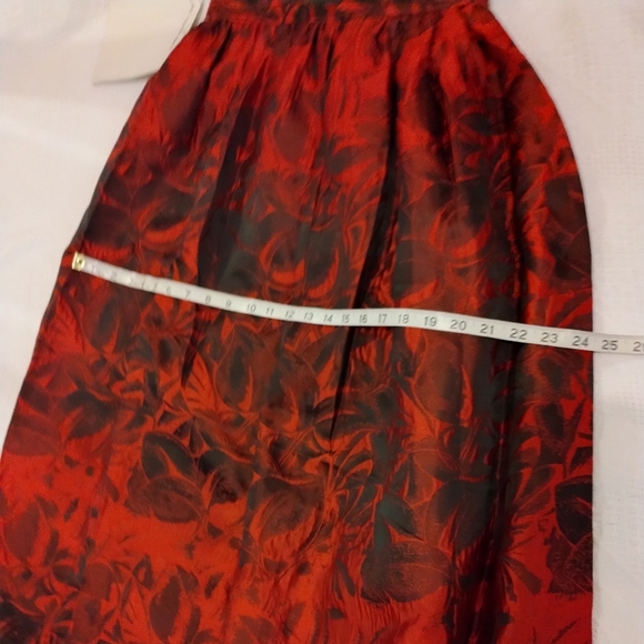 Woman Skirts - Picture 5 of 6